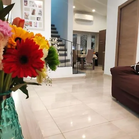 Cheerful 3 Bedroom Town House With Garage Free Parking Inside Or Outside With Back Yard And Roof Sliema Exterior foto