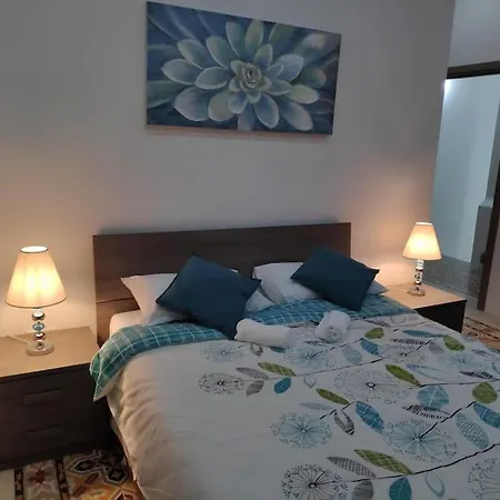 Cheerful 3 Bedroom Town House With Garage Free Parking Inside Or Outside With Back Yard And Roof Sliema Exterior foto