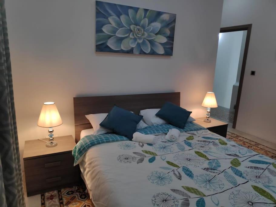 Cheerful 3 Bedroom Town House With Garage Free Parking Inside Or Outside With Back Yard And Roof Sliema