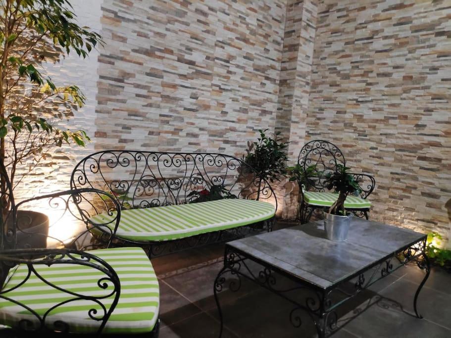 Cheerful 3 Bedroom Town House With Garage Free Parking Inside Or Outside With Back Yard And Roof Vakantiehuis Sliema
