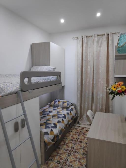 Cheerful 3 Bedroom Town House With Garage Free Parking Inside Or Outside With Back Yard And Roof Vakantiehuis Sliema